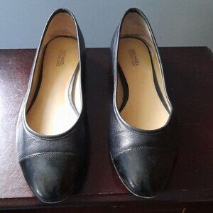 Michael Kors Black Leather Round Toe Ballet Flats Size 8.